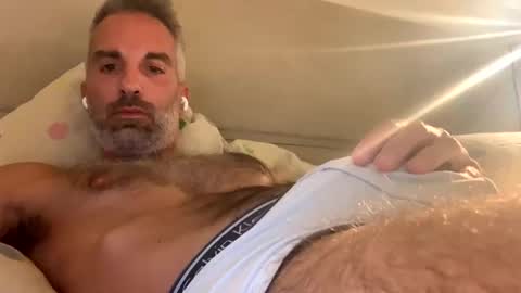 italiantoyboy84 online show from 1, 10, 2025