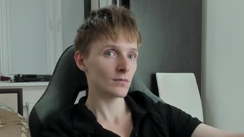 Snapshot of ithan_red chatting on 6, 11, 2025 Ethan online show from 6, 11, 2025