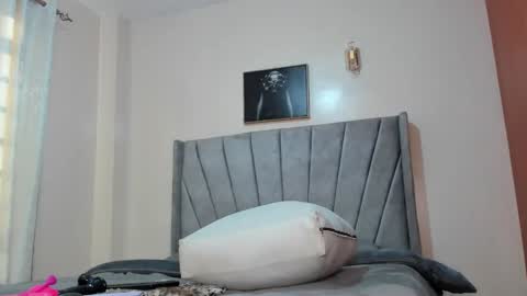 Snapshot of its_canella chatting on 8, 1, 2025 canella online show from 8, 1, 2025