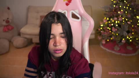 Snapshot of its_lola chatting on 14, 12, 2024 online show from 14, 12, 2024