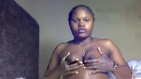 Snapshot of its_slut_bella chatting on 1, 8, 2026 its_slut_bella online show from 1, 8, 2026