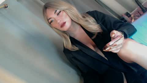 Snapshot of itsapril99913551 chatting on 3, 7, 2026 April online show from 3, 7, 2026
