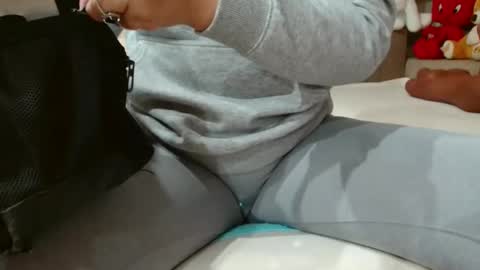 Snapshot of itsbustymommy chatting on 28, 9, 2025 Busty mommy online show from 28, 9, 2025