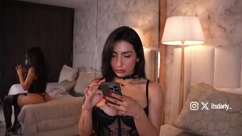 Snapshot of itsdarly chatting on 21, 4, 2026 online show from 21, 4, 2026