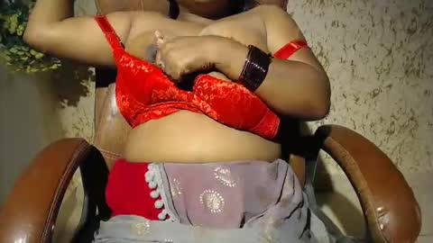 Snapshot of itsmiradesire chatting on 9, 4, 2026 Mira online show from 9, 4, 2026