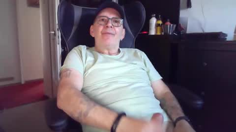 Snapshot of itunixx63 chatting on 21, 10, 2025 itunixx63 online show from 21, 10, 2025