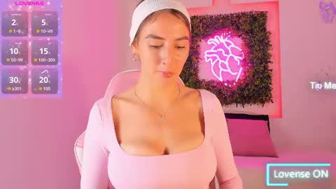 Snapshot of itzel_geneva chatting on 12, 6, 2026 Itzel online show from 12, 6, 2026