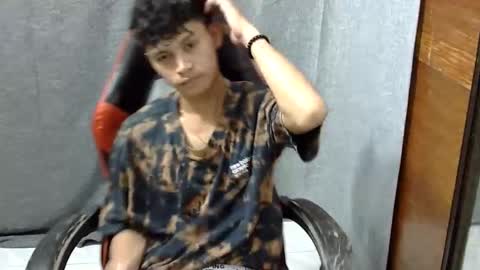 Snapshot of itzme_john chatting on 23, 4, 2026 itzme_john online show from 23, 4, 2026