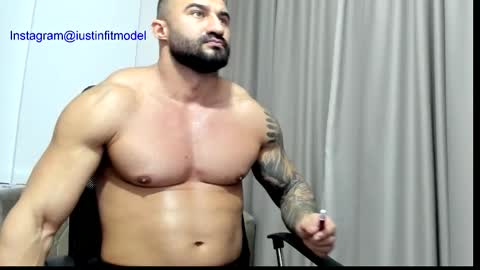 Snapshot of iustinmucle95 chatting on 3, 12, 2025 iustinmucle95 online show from 3, 12, 2025