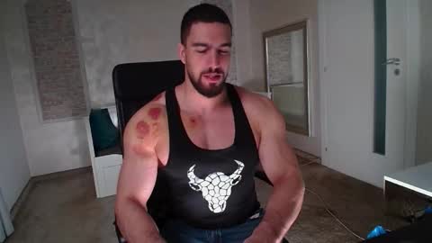 Snapshot of ivanhydee chatting on 8, 3, 2026 IvanHydee online show from 8, 3, 2026