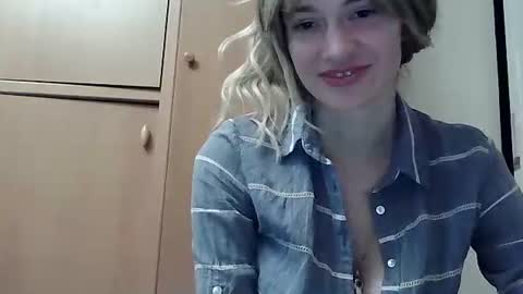 Snapshot of ivetta911 chatting on 21, 12, 2025 ivetta911 online show from 21, 12, 2025