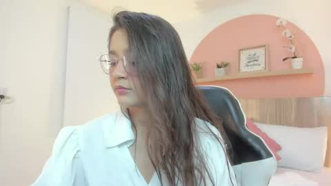 Snapshot of ivette_swan chatting on 9, 5, 2026 I V E T T E online show from 9, 5, 2026