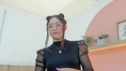Snapshot of ivette_swan chatting on 21, 5, 2026 I V E T T E online show from 21, 5, 2026