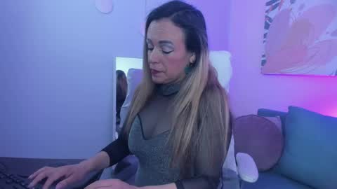 Snapshot of ivonne_4 chatting on 22, 4, 2026 Ivonne online show from 22, 4, 2026