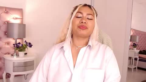 Snapshot of ivonnybon chatting on 11, 2, 2026 IvonnyBon online show from 11, 2, 2026