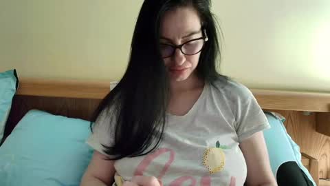 Snapshot of ivoryorchid chatting on 17, 12, 2024 Ivory online show from 17, 12, 2024