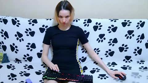 Snapshot of ivy__lester chatting on 2, 5, 2026 Ivy and Lester online show from 2, 5, 2026