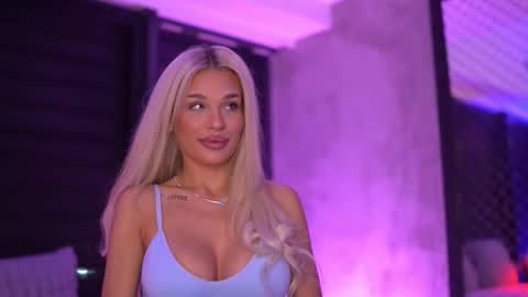 IvyRowa online show from 17, 9, 2025