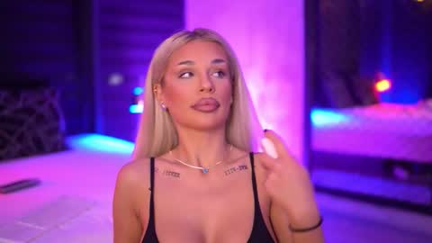 IvyRowa online show from 8, 10, 2025