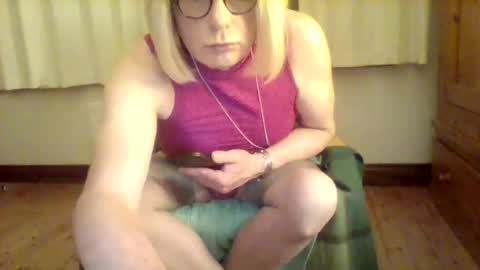 Snapshot of izzy_mchoney chatting on 15, 5, 2026 izzy_mchoney online show from 15, 5, 2026