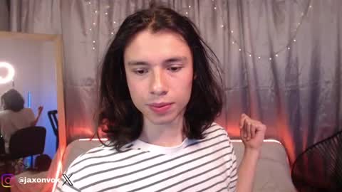 Snapshot of j_a_x_x_x_o_n chatting on 16, 6, 2026 Hey im Jaxxxon check my info online show from 16, 6, 2026