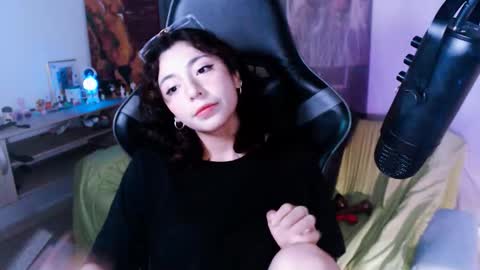 Snapshot of jaadee18 chatting on 13, 11, 2025 jade 18 online show from 13, 11, 2025