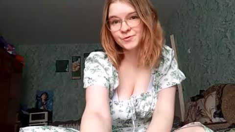 I am Vanessa Help me reach 10 Thumbs Up online show from 18, 10, 2025