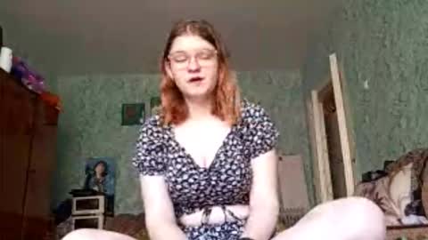 I am Vanessa Help me reach 10 Thumbs Up online show from 19, 10, 2025