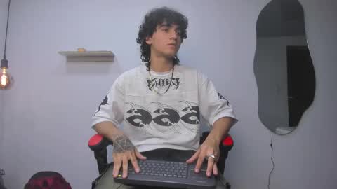 Snapshot of jackestaylor chatting on 6, 10, 2025 Jackes Taylor online show from 6, 10, 2025