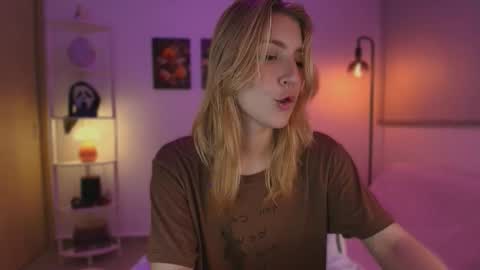 Linda Sofia help me get to 100 thumbs up online show from 31, 10, 2025