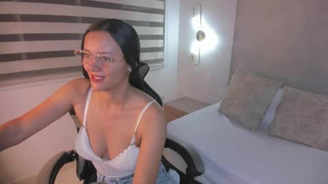 Snapshot of jade_callen chatting on 28, 5, 2026 J A D E online show from 28, 5, 2026