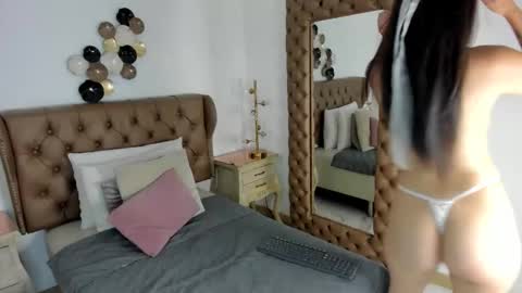 Snapshot of jade_esmeralda chatting on 10, 10, 2025 jade esmeralda online show from 10, 10, 2025