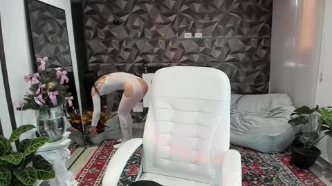 Snapshot of jade_porn chatting on 3, 12, 2024 Jade  independent model online show from 3, 12, 2024