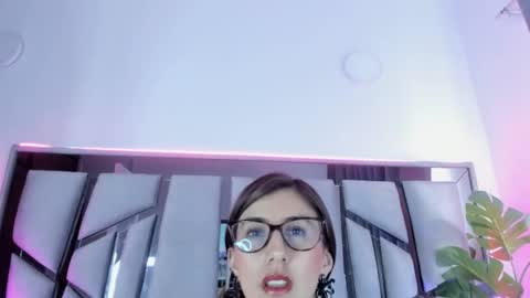 jade white  online show from 26, 11, 2025