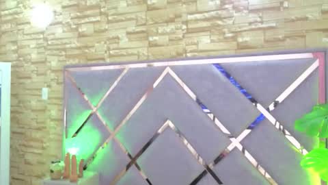 jade white  online show from 8, 1, 2026