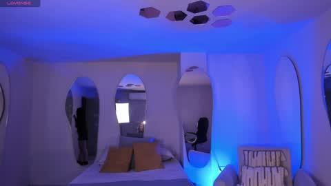 JADE EVANS online show from 5, 1, 2025