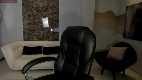 JADE EVANS online show from 11, 4, 2026