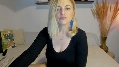Snapshot of jadore_able82 chatting on 14, 5, 2026 elena online show from 14, 5, 2026