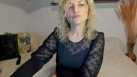 Snapshot of jadore_able82 chatting on 17, 5, 2026 elena online show from 17, 5, 2026