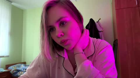 Mila online show from 8, 4, 2026