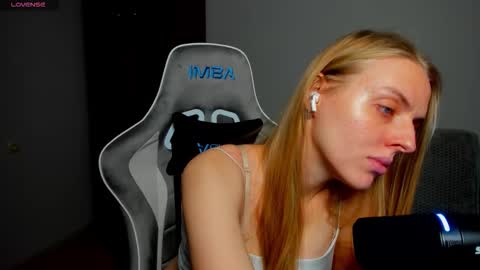 Snapshot of jam_cream chatting on 25, 3, 2026 Sofia online show from 25, 3, 2026