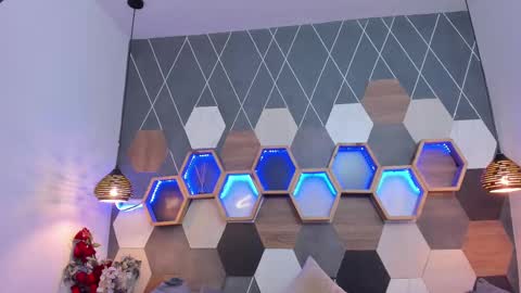   online show from 10, 3, 2025