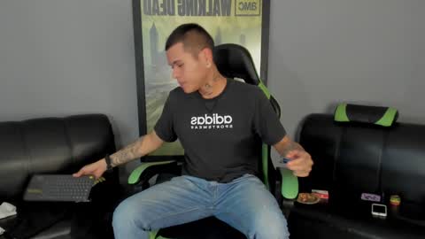Snapshot of jamesinked_ chatting on 6, 1, 2025 Jamesinked  online show from 6, 1, 2025