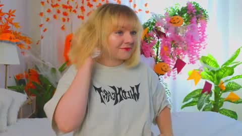 Snapshot of janestokes chatting on 8, 11, 2025 Diane online show from 8, 11, 2025