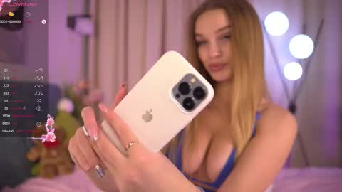 Day Alice Night Stella online show from 8, 2, 2026