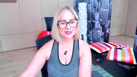 Snapshot of janeturner chatting on 11, 5, 2026 JANE TURNER MILF online show from 11, 5, 2026