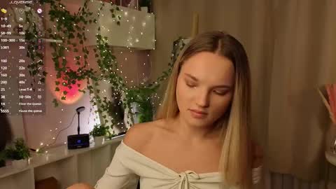 Hi Im Alice and here youll find something online show from 14, 11, 2025