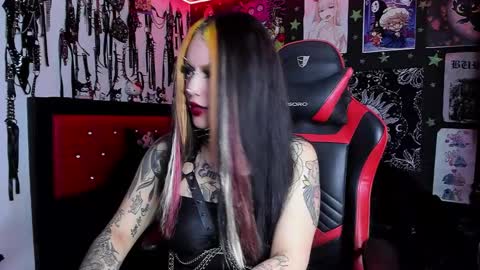 Snapshot of janna_ink chatting on 7, 3, 2025      online show from 7, 3, 2025