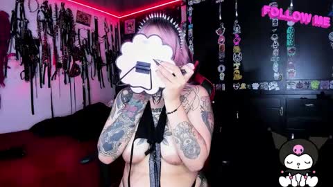 Snapshot of janna_ink chatting on 29, 9, 2025      online show from 29, 9, 2025