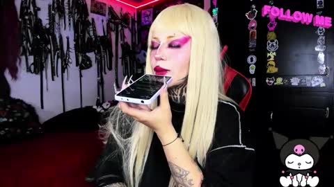 Snapshot of janna_ink chatting on 10, 10, 2025      online show from 10, 10, 2025